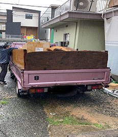 福岡市中央区大名にて、美容室の廃品回収作業を行いました