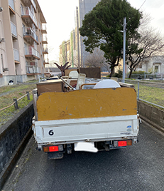福岡市早良区重留にあるマンションのベランダで、片付け作業と不用品回収を行いました