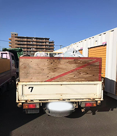 福岡市西区愛宕浜で、2階建ての大きな一軒家の片付けを行い、不用品の回収を実施しました