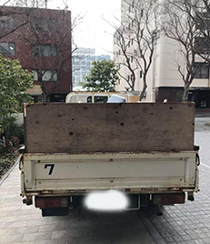 福岡市東区みどりが丘にある一軒家で、お庭と駐車場の不用品を片付けました
