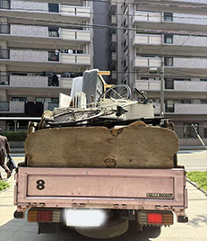 福岡市東区松崎にて、不用品の回収と引越し作業を同時に行いました