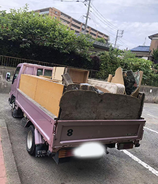 福岡市早良区小田部にある市営住宅の一室にて、不用品回収の作業を実施いたしました
