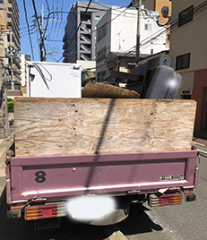福岡市城南区金山団地にて、約2年間誰も住んでいないお部屋から大量の生活ごみを回収する作業を行いました
