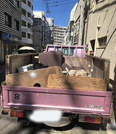 福岡市城南区堤団地で、長年お住まいの家から出た、タンスや仏壇などの大型家具を回収しました