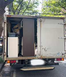 福岡市早良区室見で、大量のコンパネ（型枠用合板）とツーバイ材（2×4材）を回収いたしました