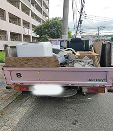 福岡市西区北原にある看護専門学校で、大量の不用品を回収いたしました