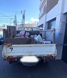 福岡市中央区黒門にある一軒家で、家具類を中心とした不用品回収の作業を行いました
