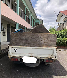 福岡市南区横手南町にて、一軒家の敷地内にある大型倉庫の不用品回収作業を行いました